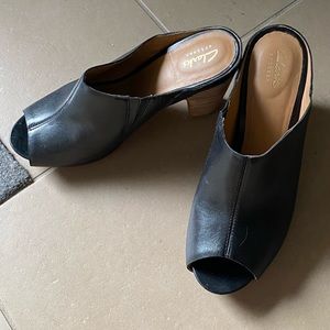 clarks open toe slip-on black sandals heels clogs mules minimalist size 8.5
